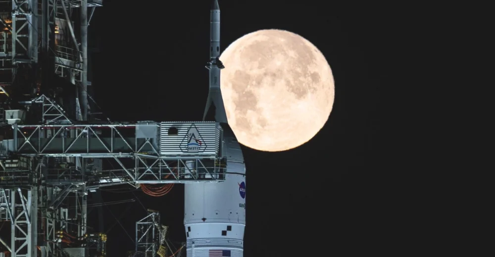 NASA Moon Rocket Hydrogen Leak